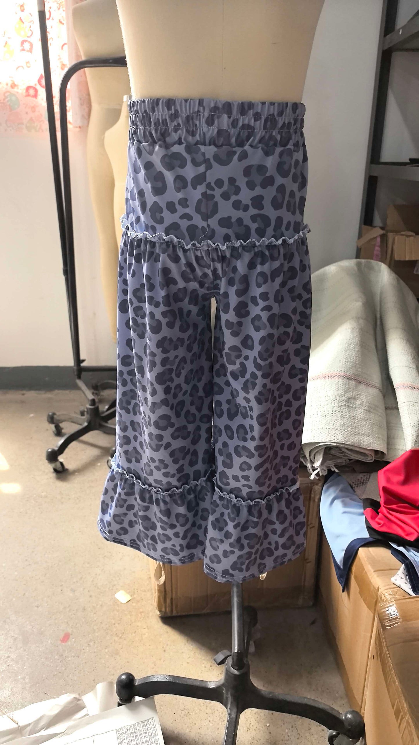 7.6 Preorder Kids Girls Black Leoprad Loose Active Pants
