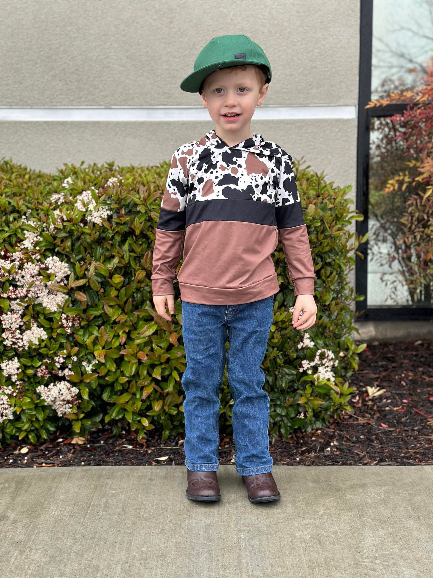 Boys cow print hooded top      BT0100