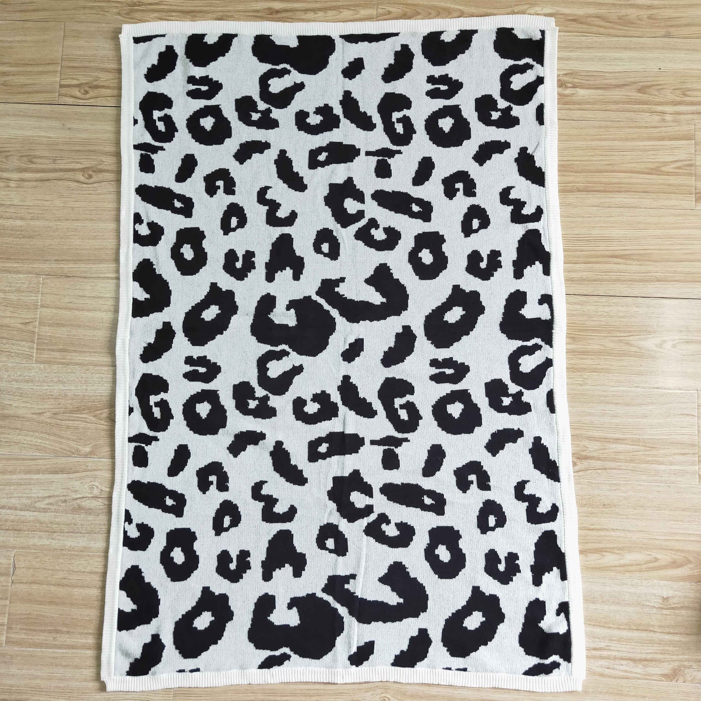 Woolen leopard print blanket    BL0023