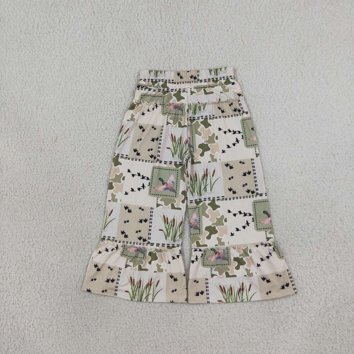 P1067 Vintage Duck Camo Reed Patchwork Print Girls Ruffle Flare Bottom Pants