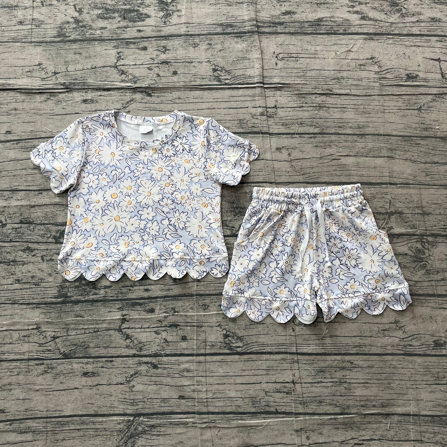 Girls Daisy Print Scallop Trim Outfit - Floral T-Shirt & Shorts Set Preorder