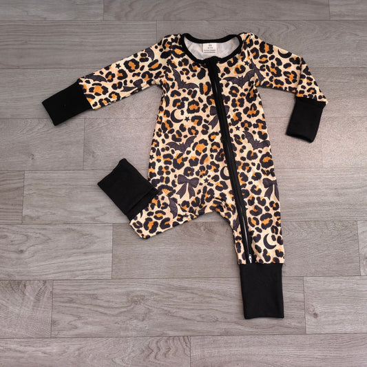 8.7 LR3242 Preorder Bat Leopard Baby Girls Halloween Long Sleeve Zipper Sleeper Romper