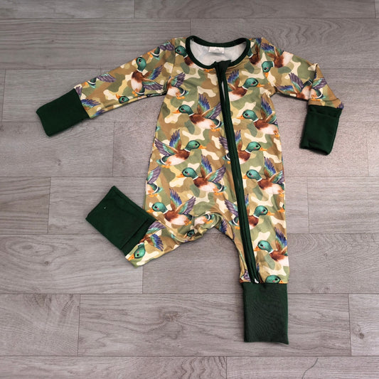 8.8 LR3249 Preorder Duck Green Camo Print Baby Long Sleeve Zipper Sleeper Romper