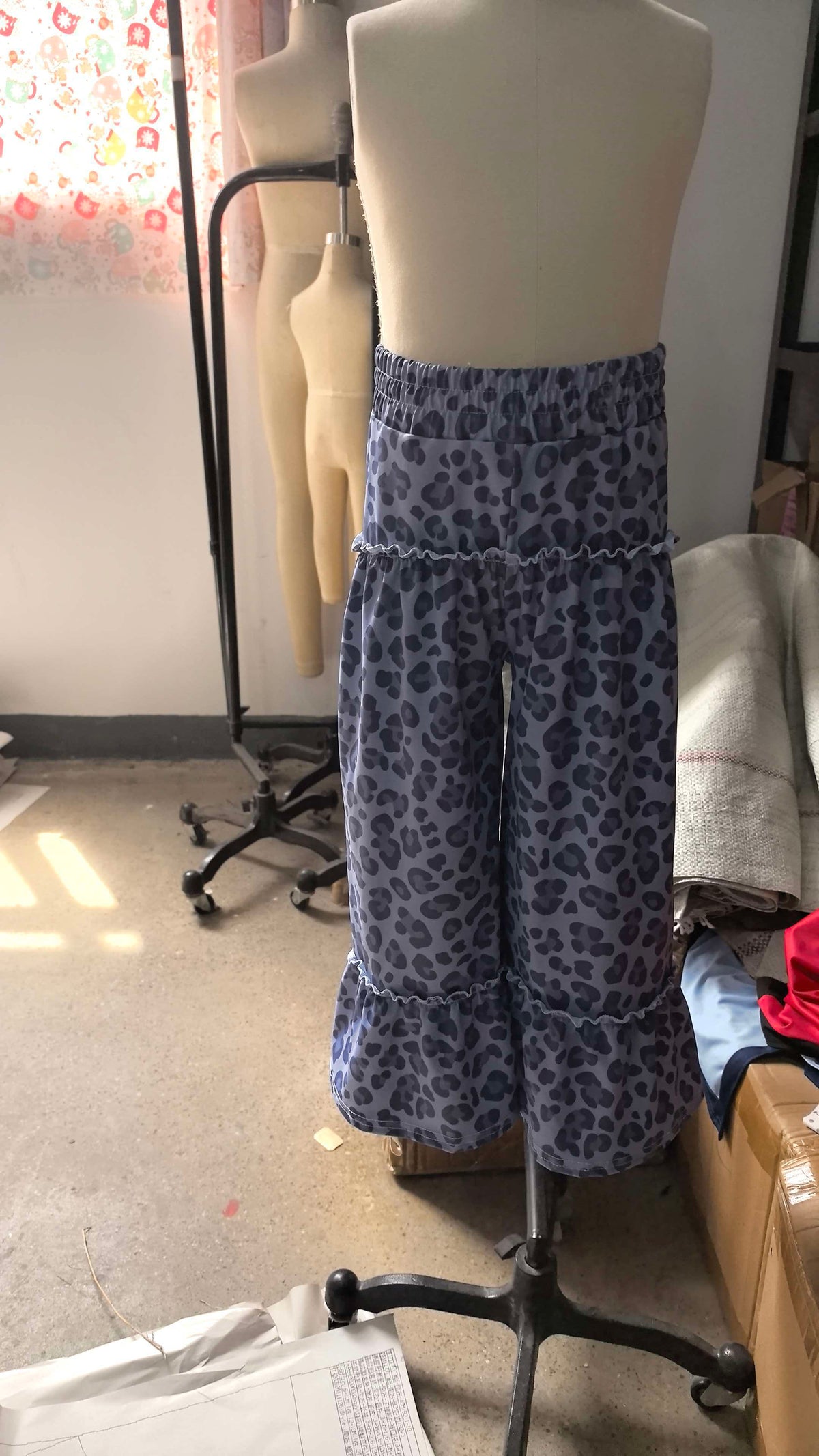 7.6 Preorder Kids Girls Black Leoprad Loose Active Pants